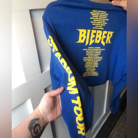 ✨2 for $25✨ H&M x Justin Bieber Cropped Long Sleeve Shirt! - Picture 4 of 4